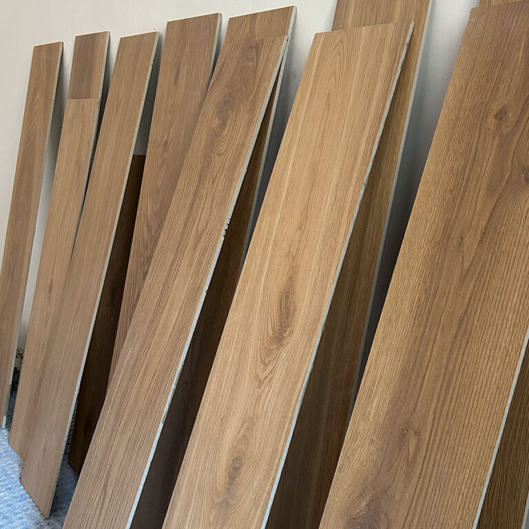 gres-effetto-legno-piastrella